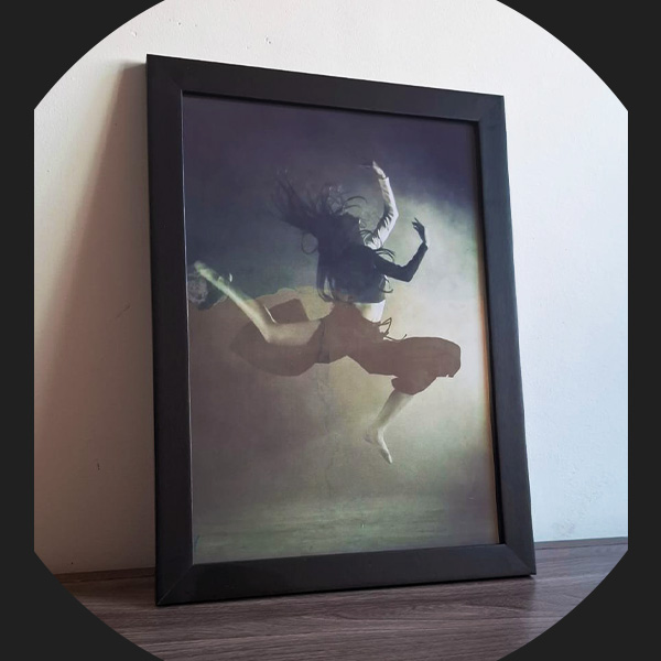 Quadro Decorativo Médio com Moldura – Dança Contemporânea